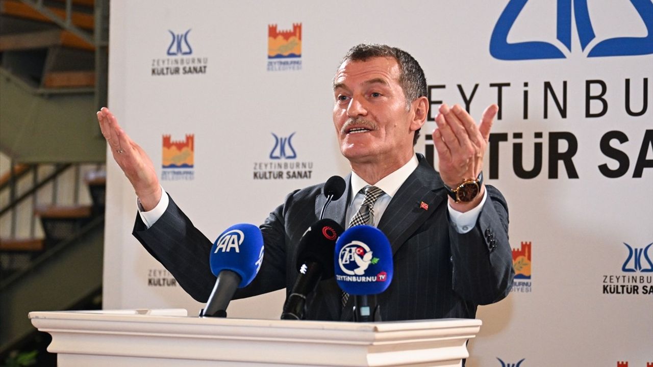 Zeytinburnu'nda "Kanıt" İnsanlığın Evrensel Yıkımı Sergisi Açıldı