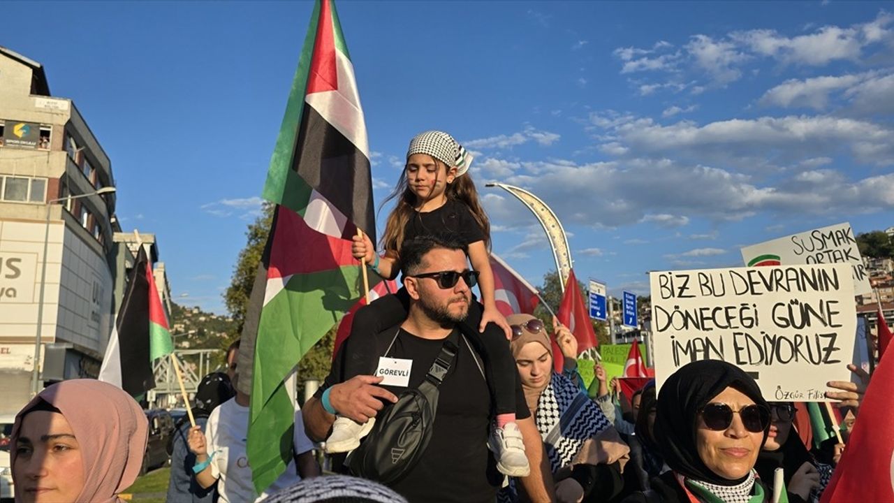 Zonguldak'ta Küresel Sumud Filosu'na Destek Yürüyüşü