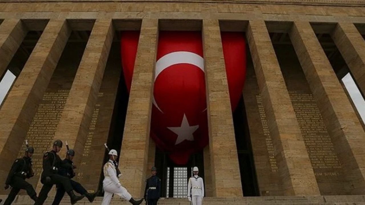 10 Kasım 2025: Okullar Tatil mi? İlkokul, Ortaokul, Lise ve Üniversiteler İçin Açıklama