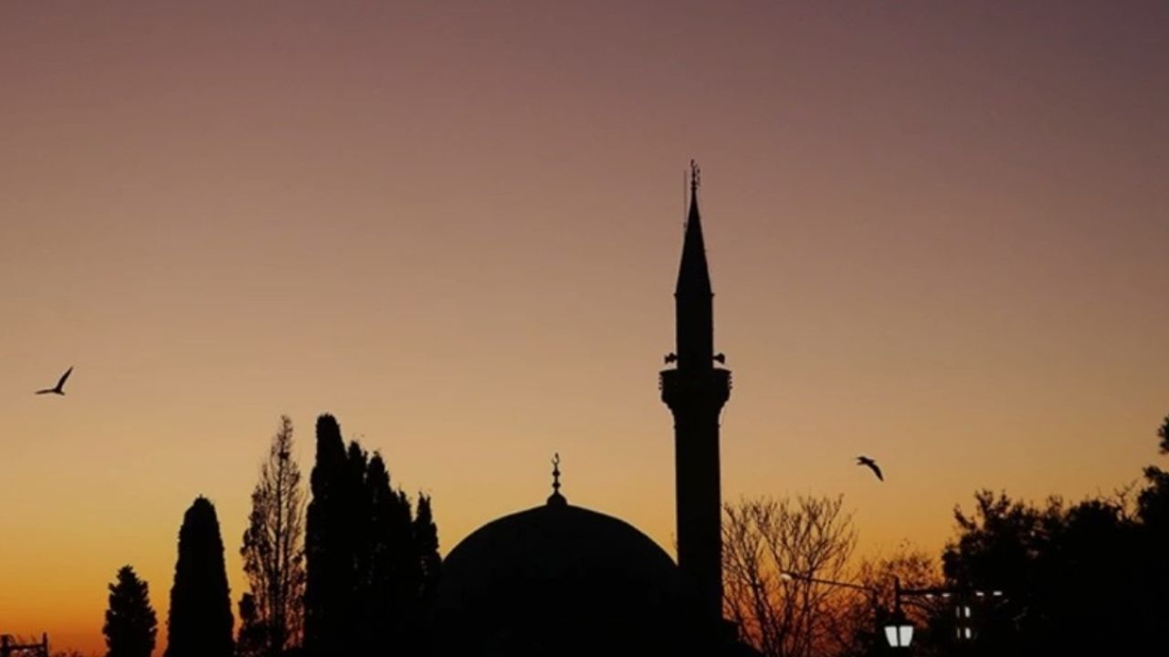 2025-2026 Üç Aylar Ne Zaman Başlıyor? Diyanet Takvimi ve Kandil Tarihleri