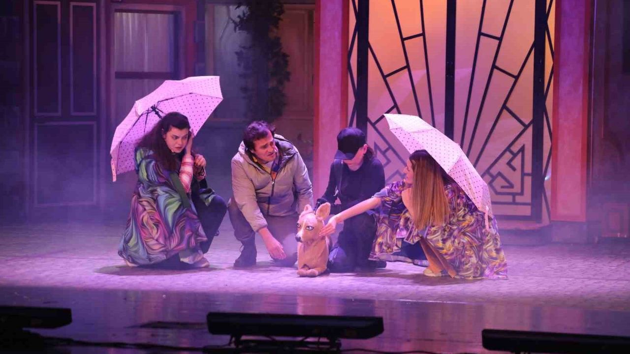 21. Uluslararası Karagöz Kukla ve Gölge Oyunları Festivali Bursa'da Şebo Müzikaliyle Açıldı