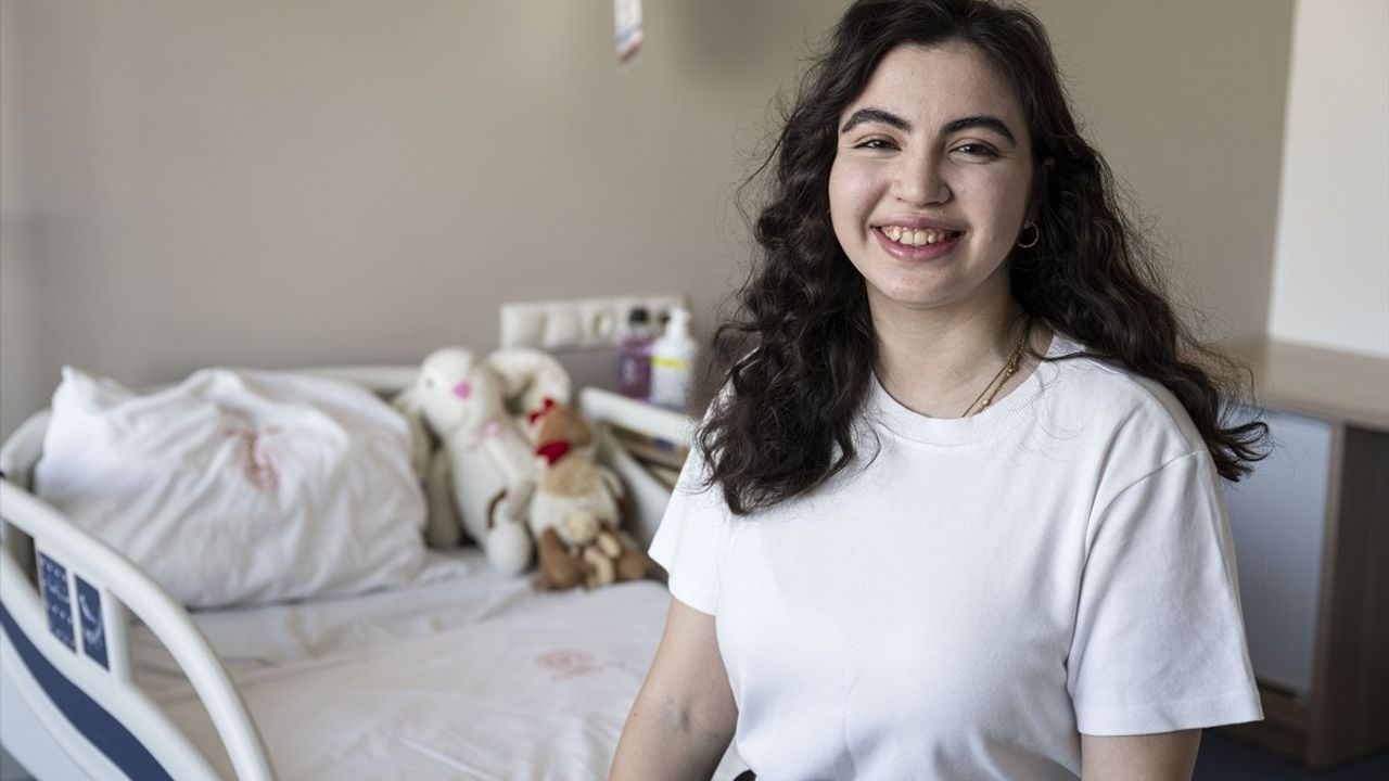 22 Yaşındaki Mühendis Gülfem Ercan, İnme Sonrası Rehabilitasyonla İşine Döndü