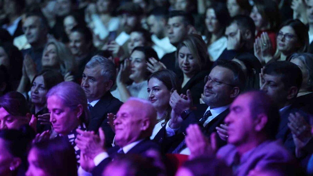 25. Uluslararası Antalya Piyano Festivali Cem Adrian Konseriyle Başladı