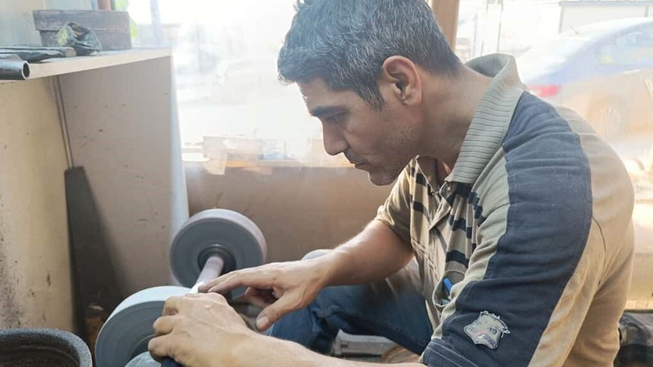 75 Yaşındaki Usta Hasan Tandoğdu: Kahramanmaraş’ta 60 Yıllık Koç Boynuzu Bıçak Geleneği