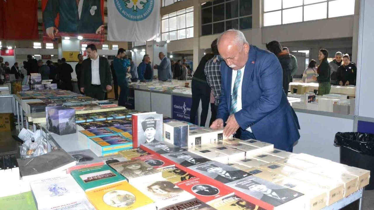 8. Manisa Kitap Fuarı Açıldı: 'Kent Belleği' Etkinliği Öne Çıkıyor