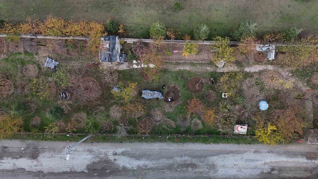 90 Yaşındaki İlhan Akbıyık Çöplüğü 15 Temmuz Şehitleri Fidanlığı'na Dönüştürdü