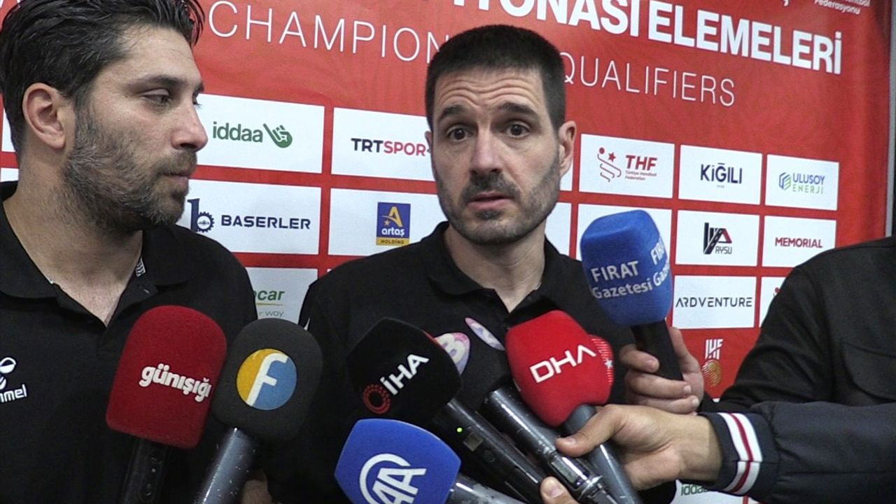 A Milli Erkek Hentbol Takımı Elazığ'da 35-19 Galip