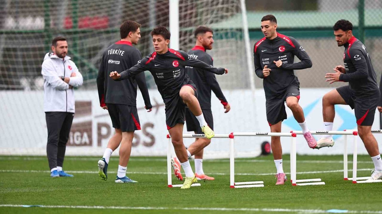 A Milli Takım, Bulgaristan Maçı İçin Riva'da Hazırlanıyor