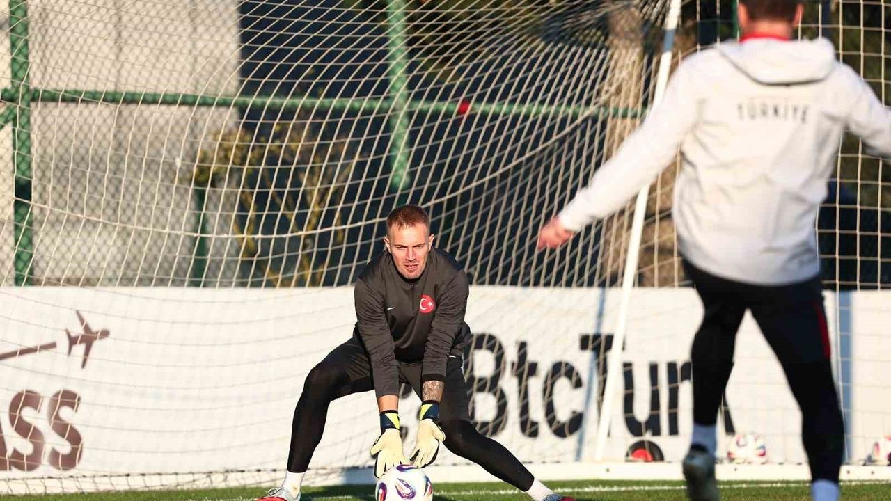 A Milli Takım İspanya Maçı Öncesi Hazırlıklara Başladı — Play-off Garantili Kadro