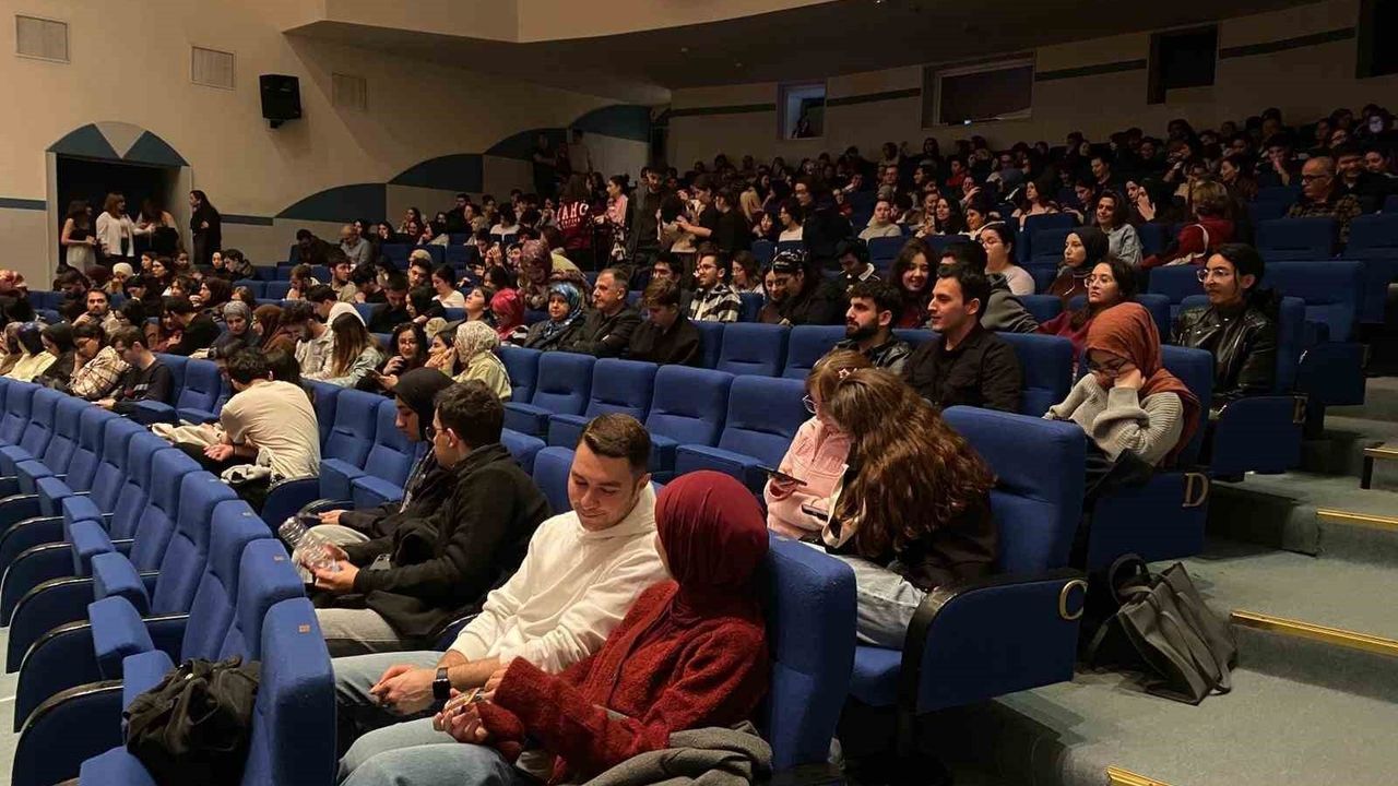 Abant Tiyatro Günleri Bolu'da Salonları Doldurdu