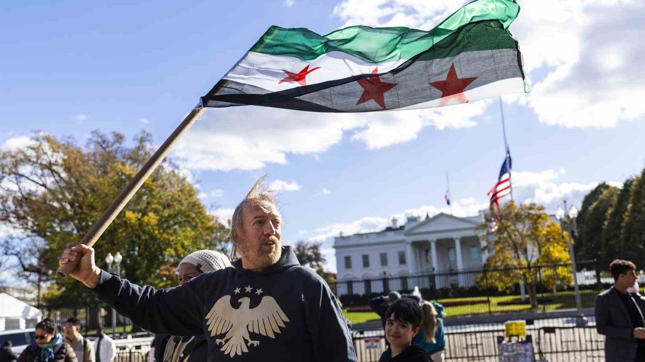 ABD’deki Suriyelilerden Ahmed eş-Şara’ya Sevgi Gösterisi