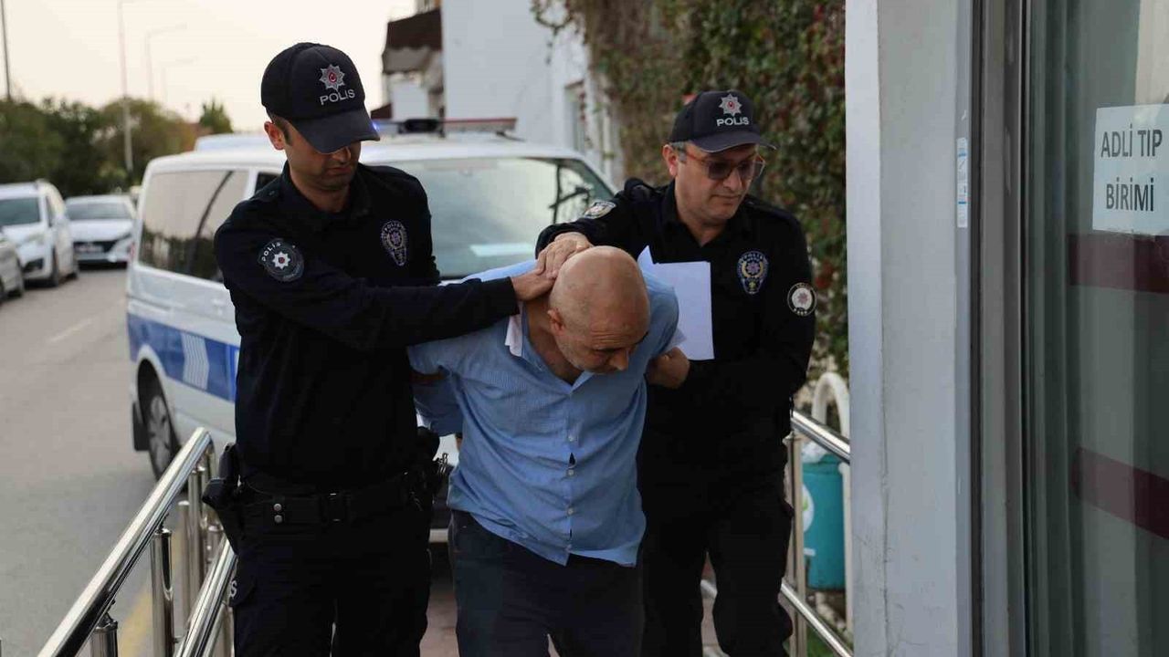 Adana'da Akrabasını Av Tüfeğiyle Vurdu; Şüpheli Tutuklandı