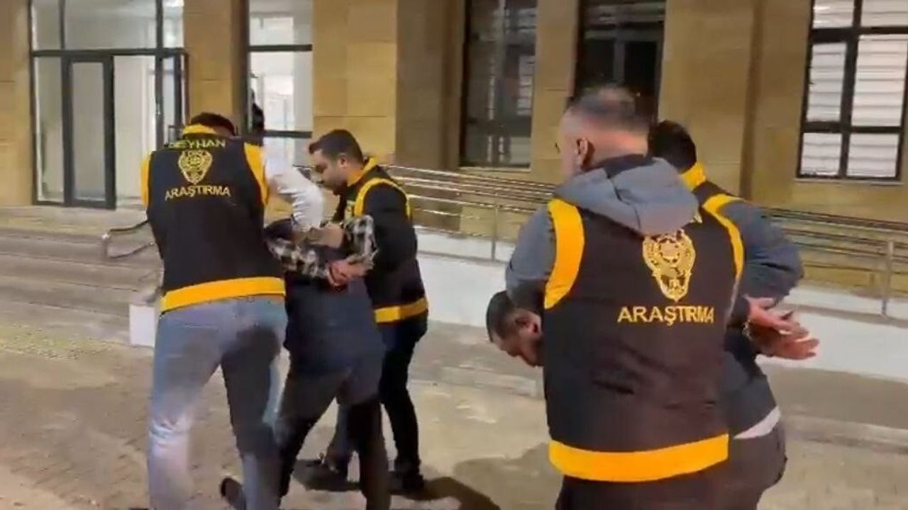 Adana'da Gardıropta Cephanelik: 3 Ruhsatsız Tabanca Ele Geçirildi