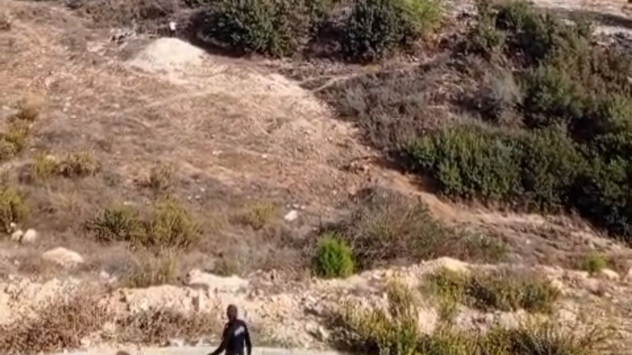 Adana’da nefes kesen kovalamaca: Firari hükümlü boş arazide yakalandı