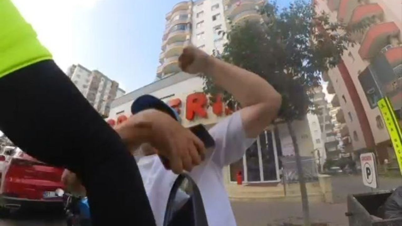 Adana'da Polis, Saldırganın Özel Birey Olduğunu Öğrenince Sarıldı