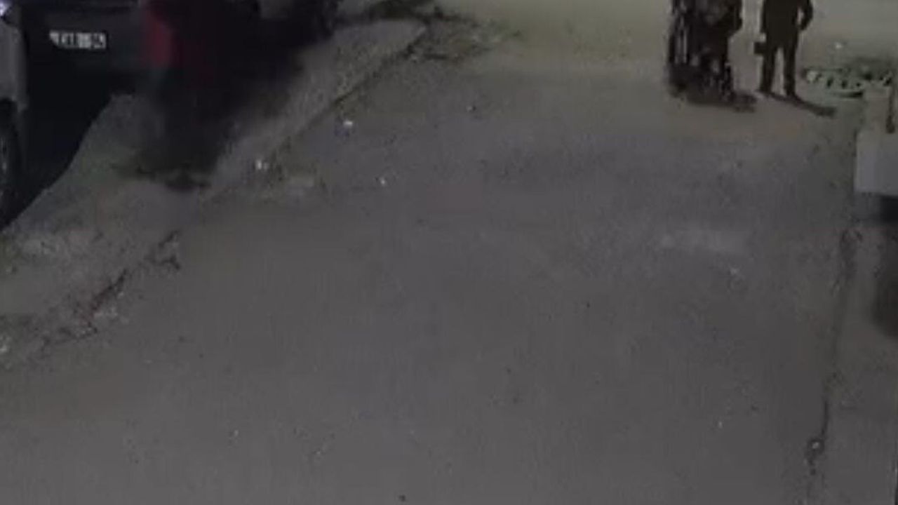 Adana'da Şiddet Kamerada: Çocuğun Kafasını Arabaya Vurup Yere Fırlattı