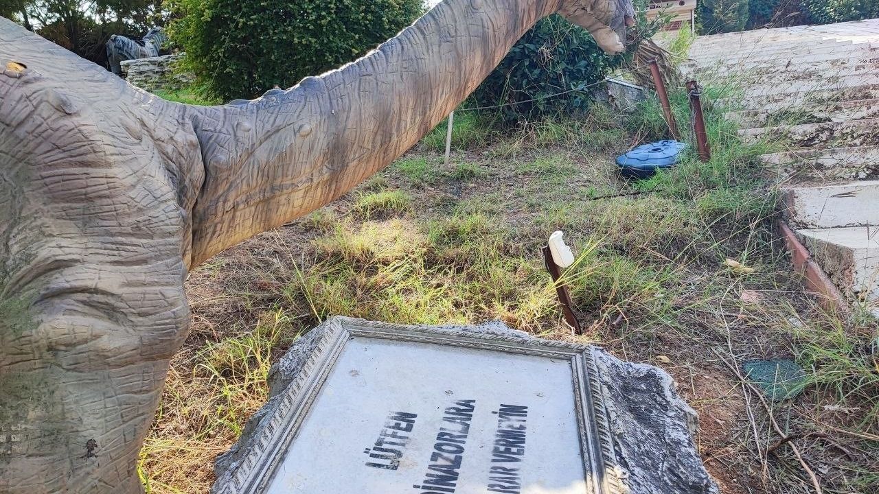 Adana Dinazor Park çürümeye terk edildi — Milyonlarca lira harcandı