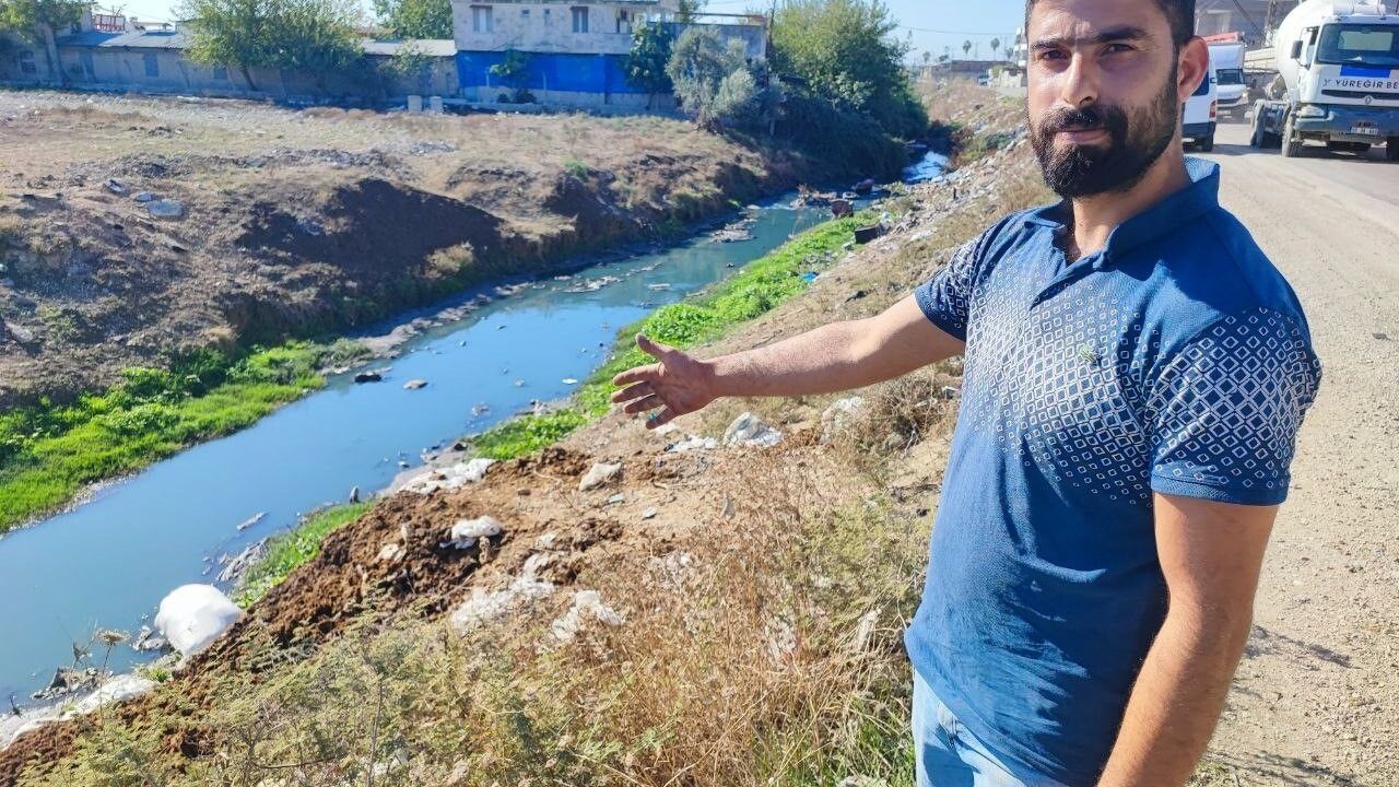 Adana Koza Mahallesi'nde Açık Atık Su Deresi Mahalliyi Perişan Ediyor