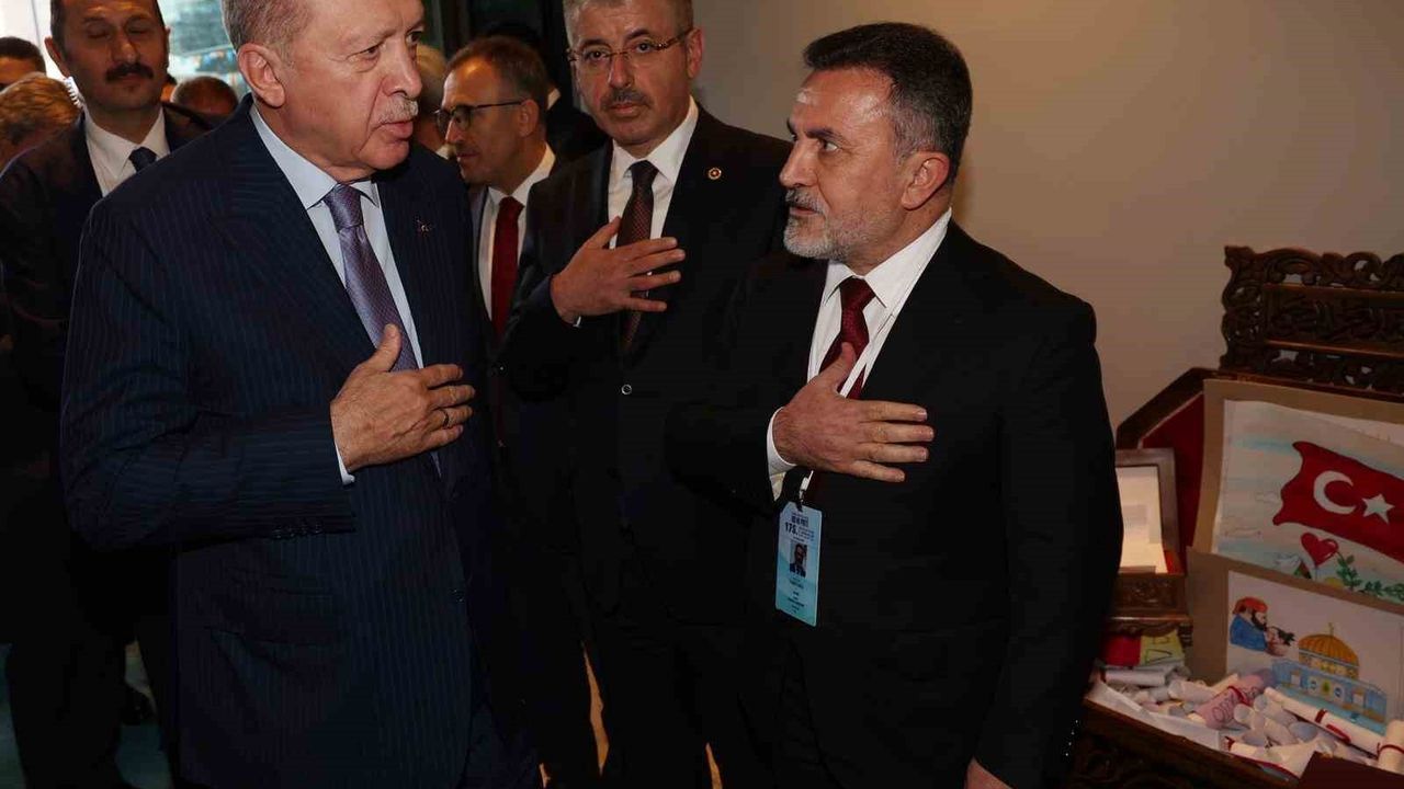 Adanalı Çocukların 'Kardeşlik Sandığı' Cumhurbaşkanı Erdoğan’a Takdim Edildi