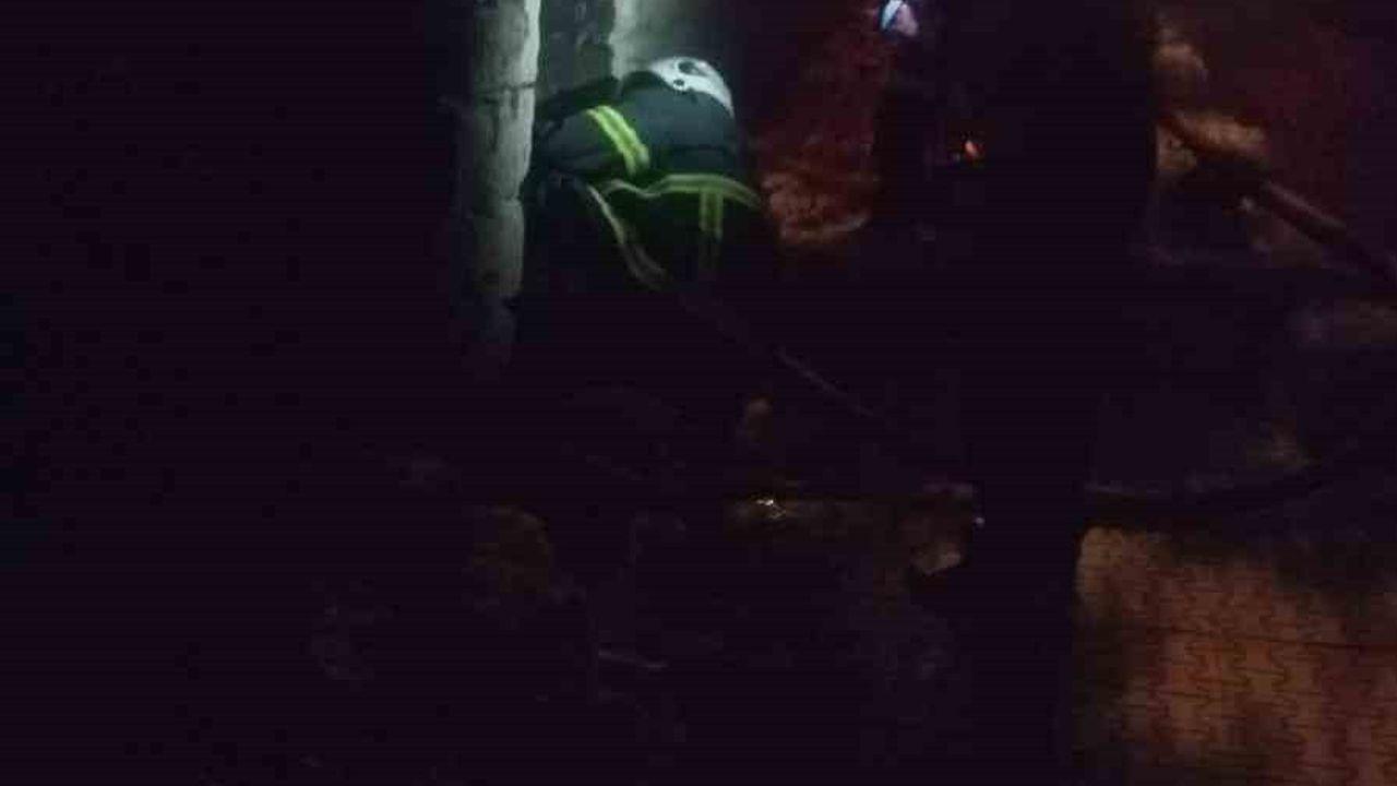 Adıyaman Besni'de Metruk Evde Yangın Korkuttu