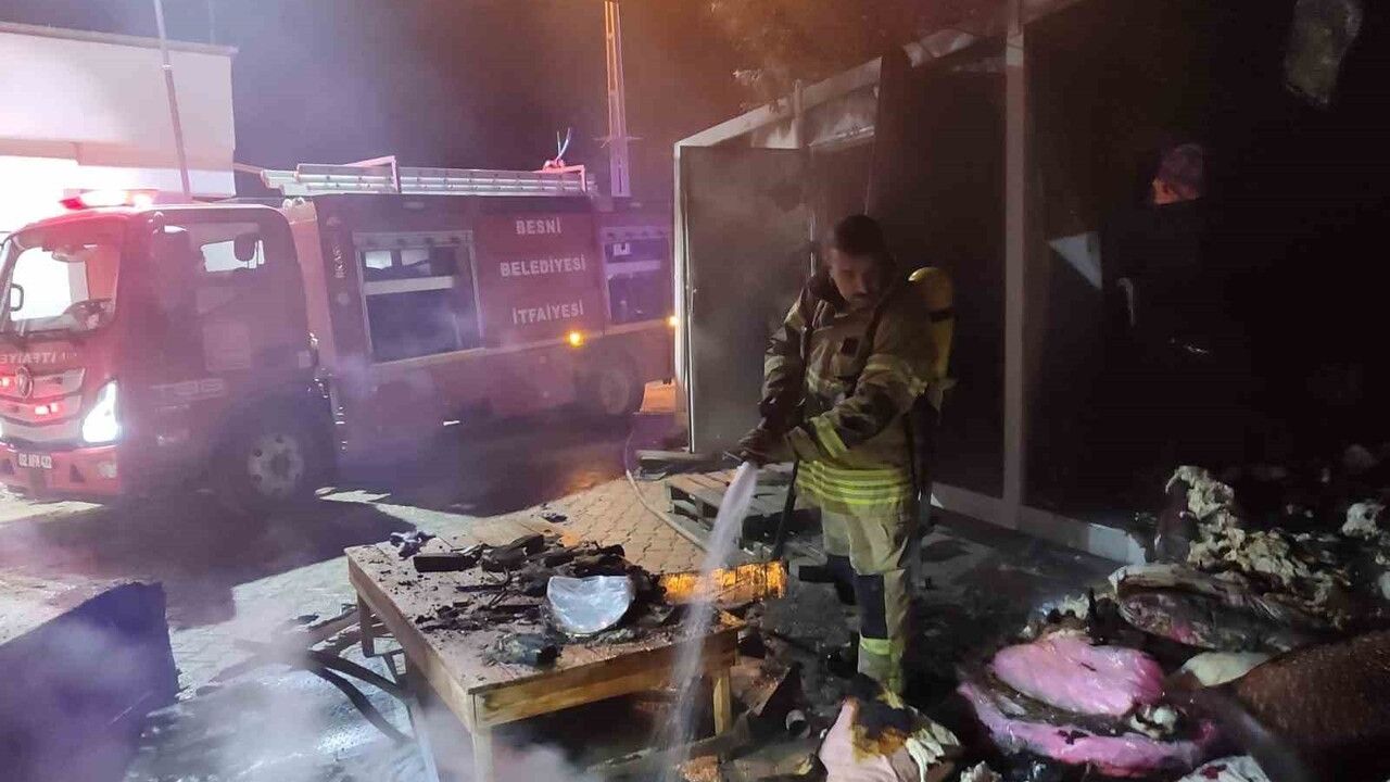 Adıyaman Besni’de Yangın: 95 Yaşındaki Kadın Hayatını Kaybetti