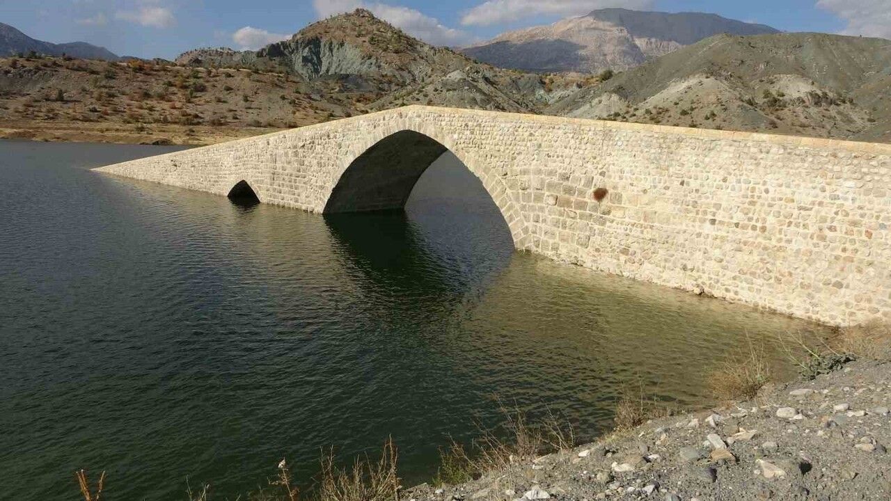 Adıyaman'da 1500 yıllık Altınlı Köprüsü Çetintepe Barajı suları altında kalıyor