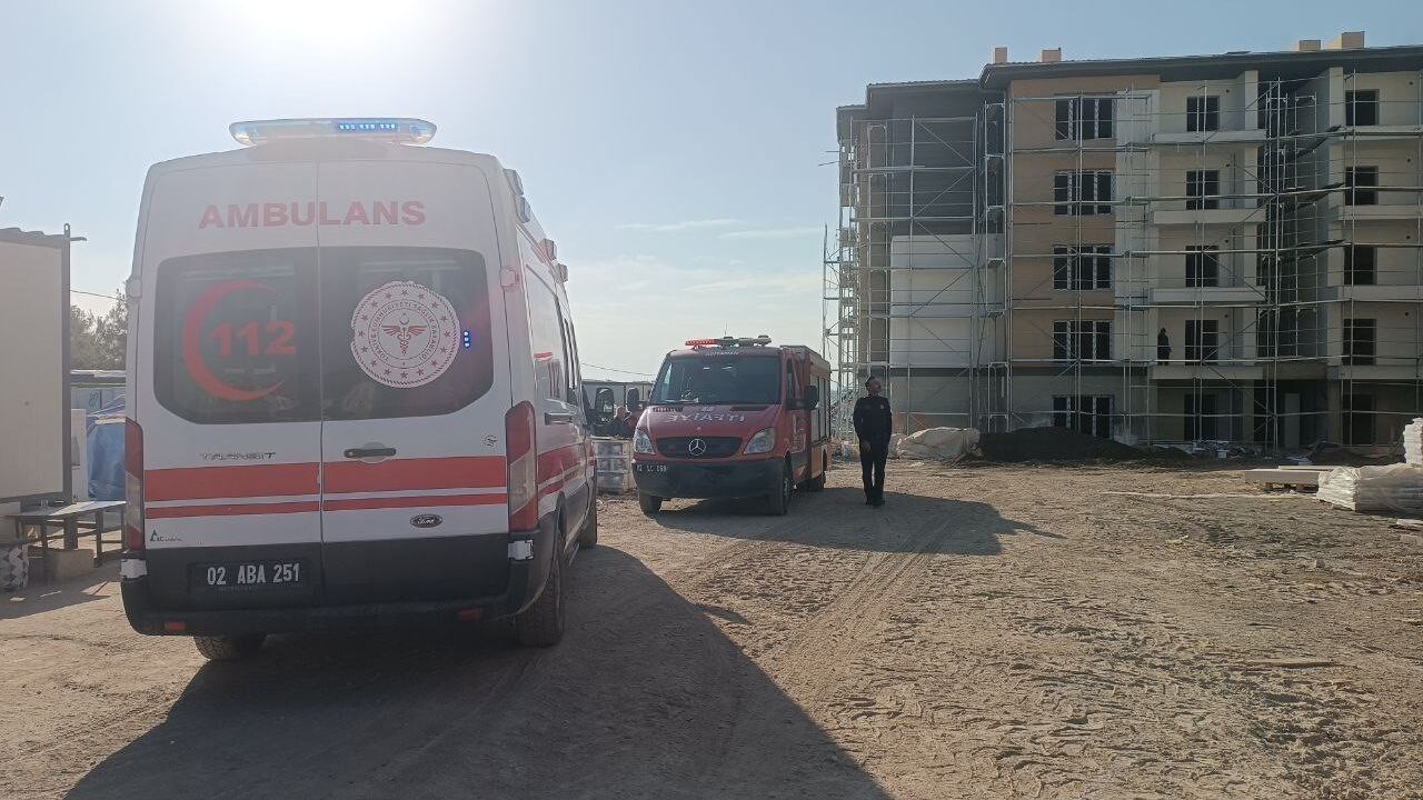 Adıyaman'da 2 İnşaat İşçisinin İntihar Girişimi: Mesai Arkadaşları Çalışmaya Devam Etti