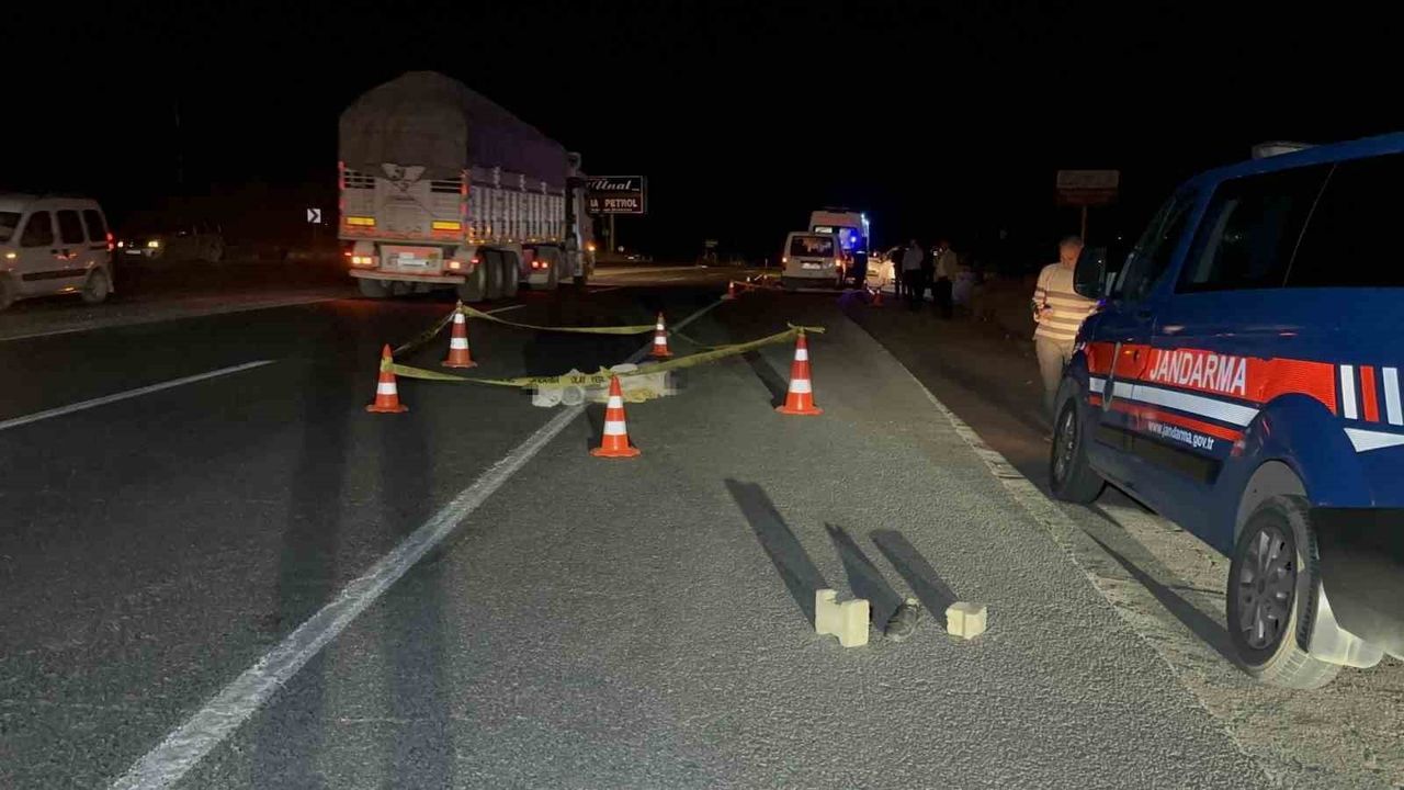 Adıyaman'da Hafif Ticari Araç Yaşlı Adama Çarptı: Kahraman Doğan (78) Hayatını Kaybetti