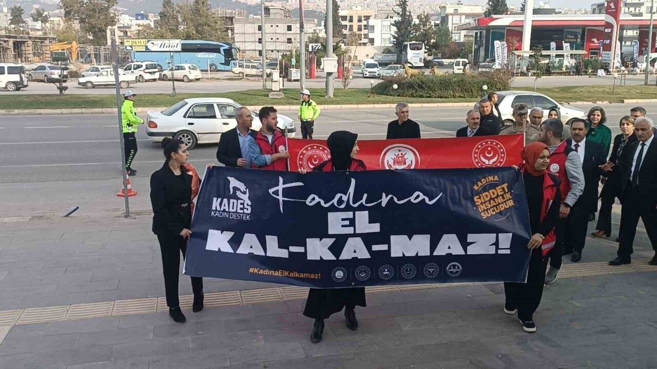 Adıyaman'da İl Protokolü Kadına Şiddete Karşı Yürüdü