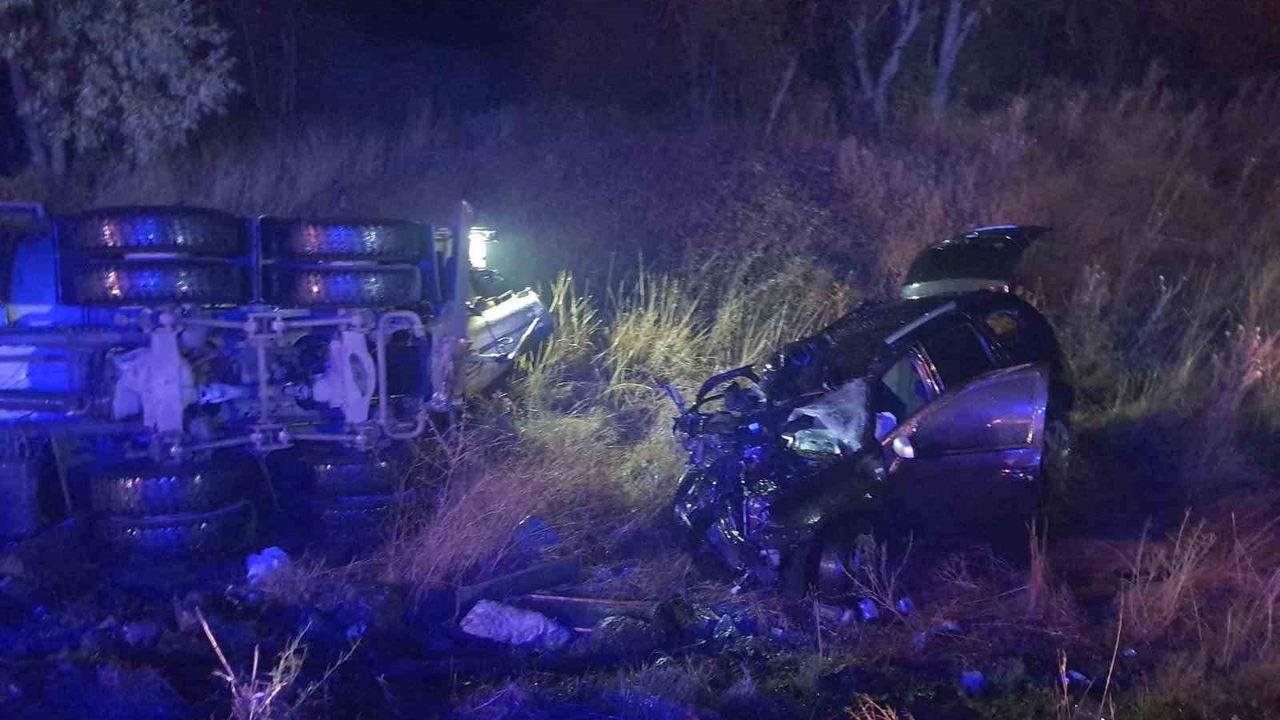 Adıyaman'da Otomobil-Kamyon Çarpışması: 1’i Ağır, 3 Yaralı