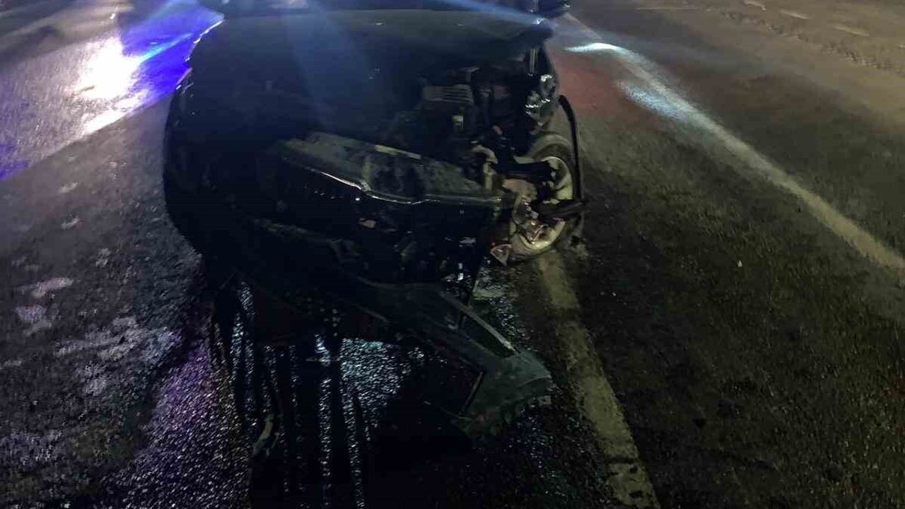 Adıyaman Gölbaşı'nda Kavşakta Kaza: 2 Kişi Yaralandı