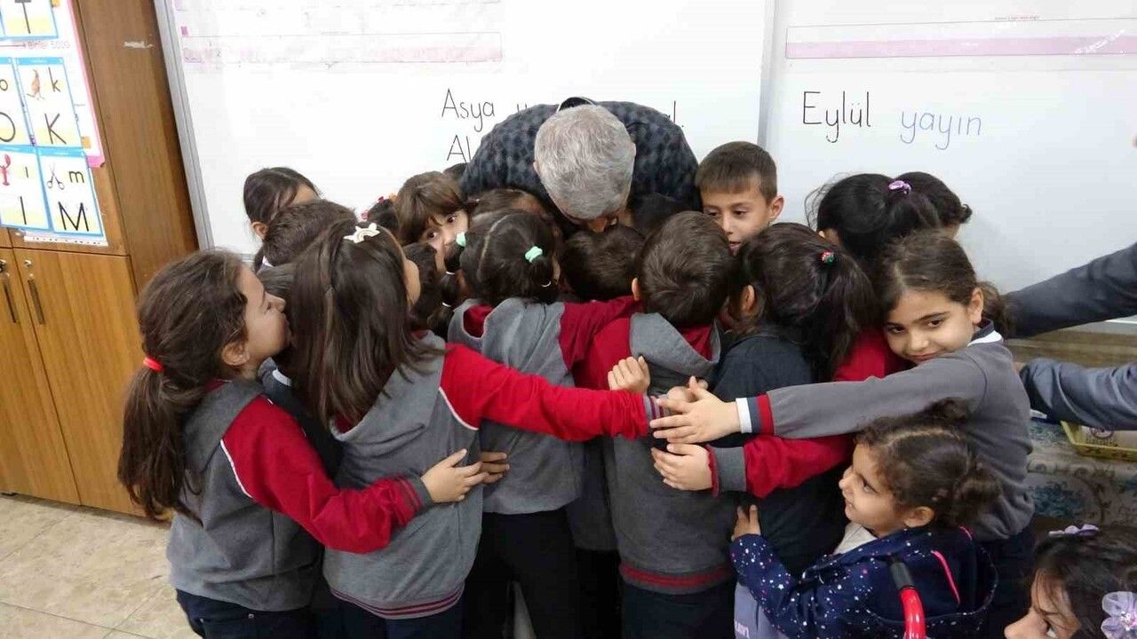 Adıyamanlı Öğretmen Kadir Özer, Depremin Yaralarını Öğrencileriyle Sardı