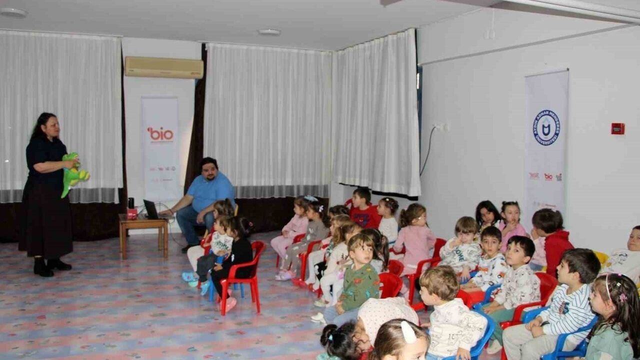 ADÜ Anaokulunda 'Minik Gülüşler' Ağız ve Diş Sağlığı Eğitimi