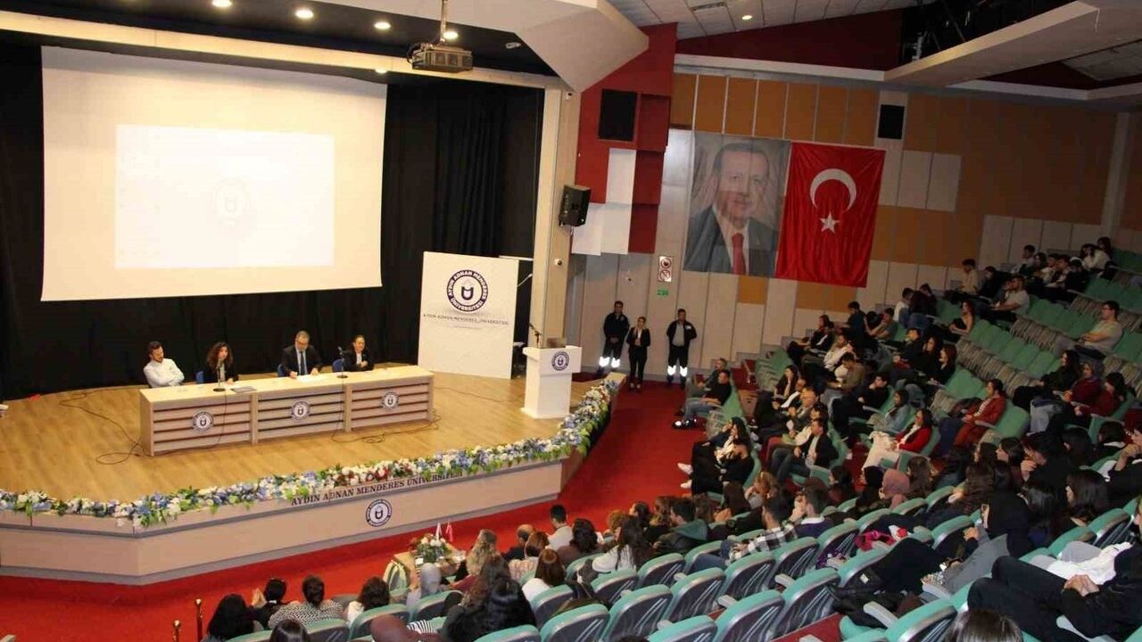 ADÜ'de Öğretmenlik Yolunda: Deneyimden İlham Almak Etkinliği