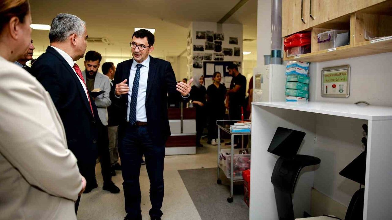 ADÜ Hastanesi'nde 'Asistan Asistanı' Robotları Acil Kliniğinde Göreve Başladı