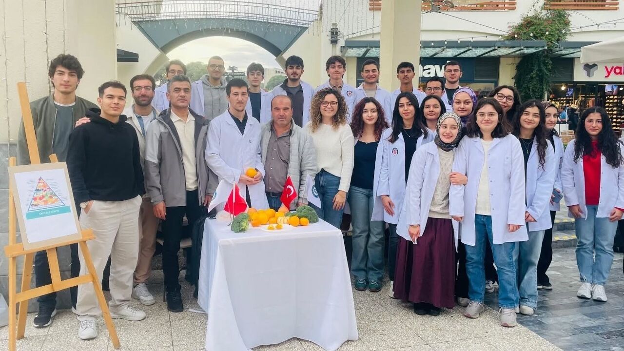ADÜ Tıp Fakültesi Dönem 1 Öğrencilerinden 'Sağlıklı Beslenme' Etkinliği