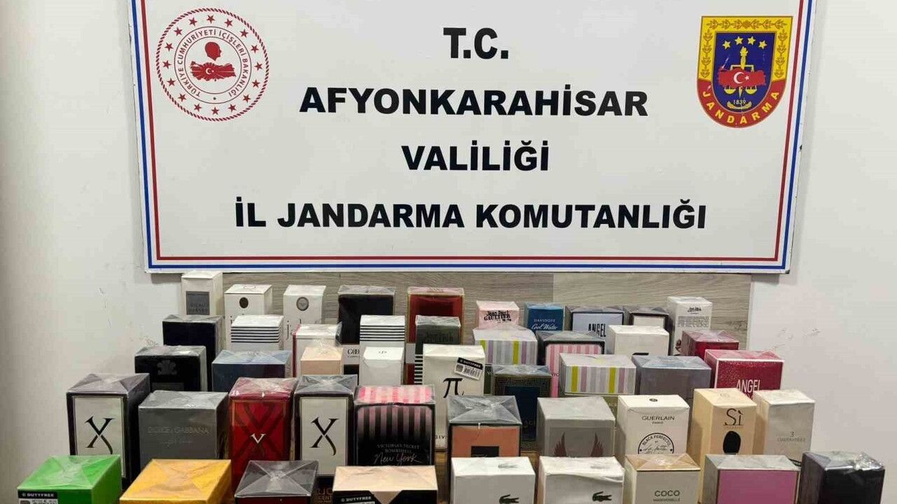 Afyonkarahisar'da Jandarma 46 Kaçak Parfüm Ele Geçirdi