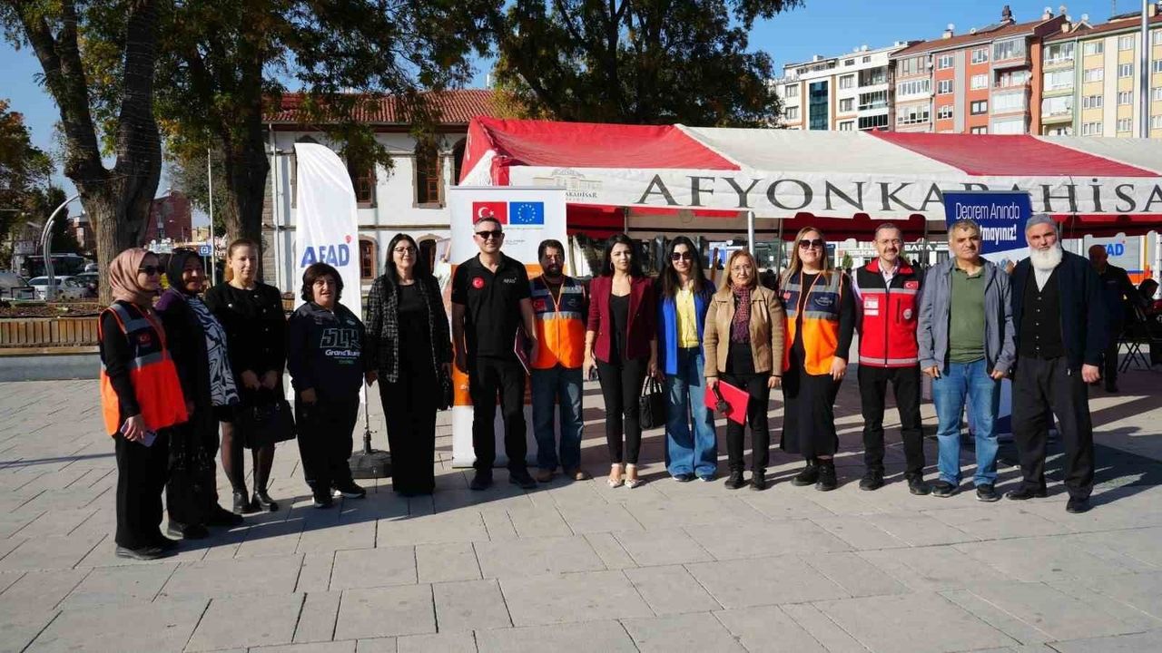 Afyonkarahisar Kent Meydanı'nda Engellilere Yönelik Deprem Tatbikatı