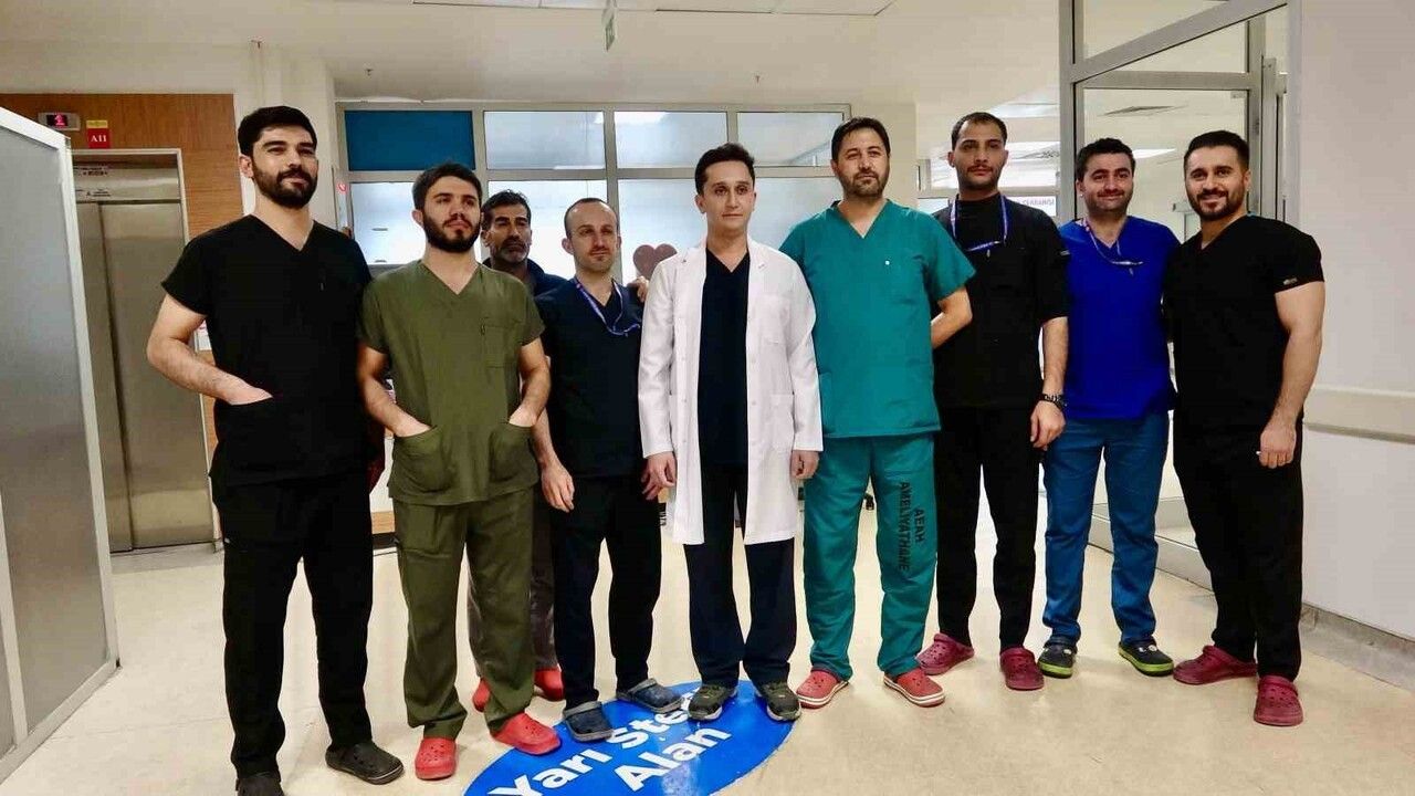 Ağrı'da İlk Kapalı Böbrek Tümörü Ameliyatı Başarıyla Gerçekleşti