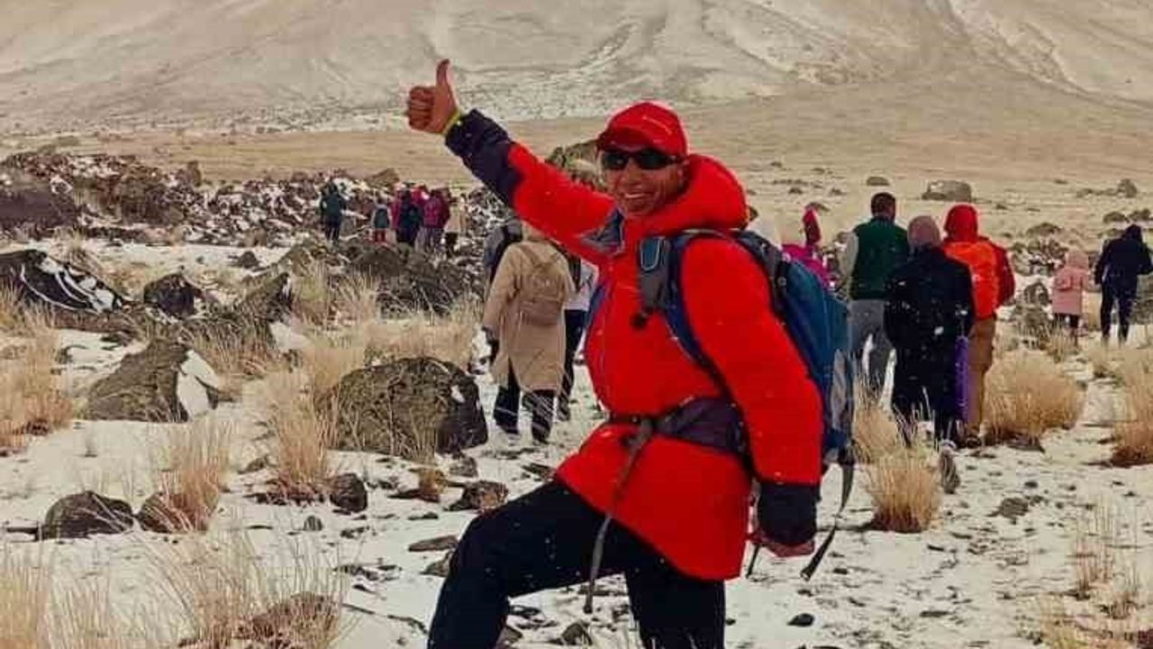 Ağrı Dağı'nda 27 Dağcı Kar Yağışına Rağmen Tırmanışa Geçti
