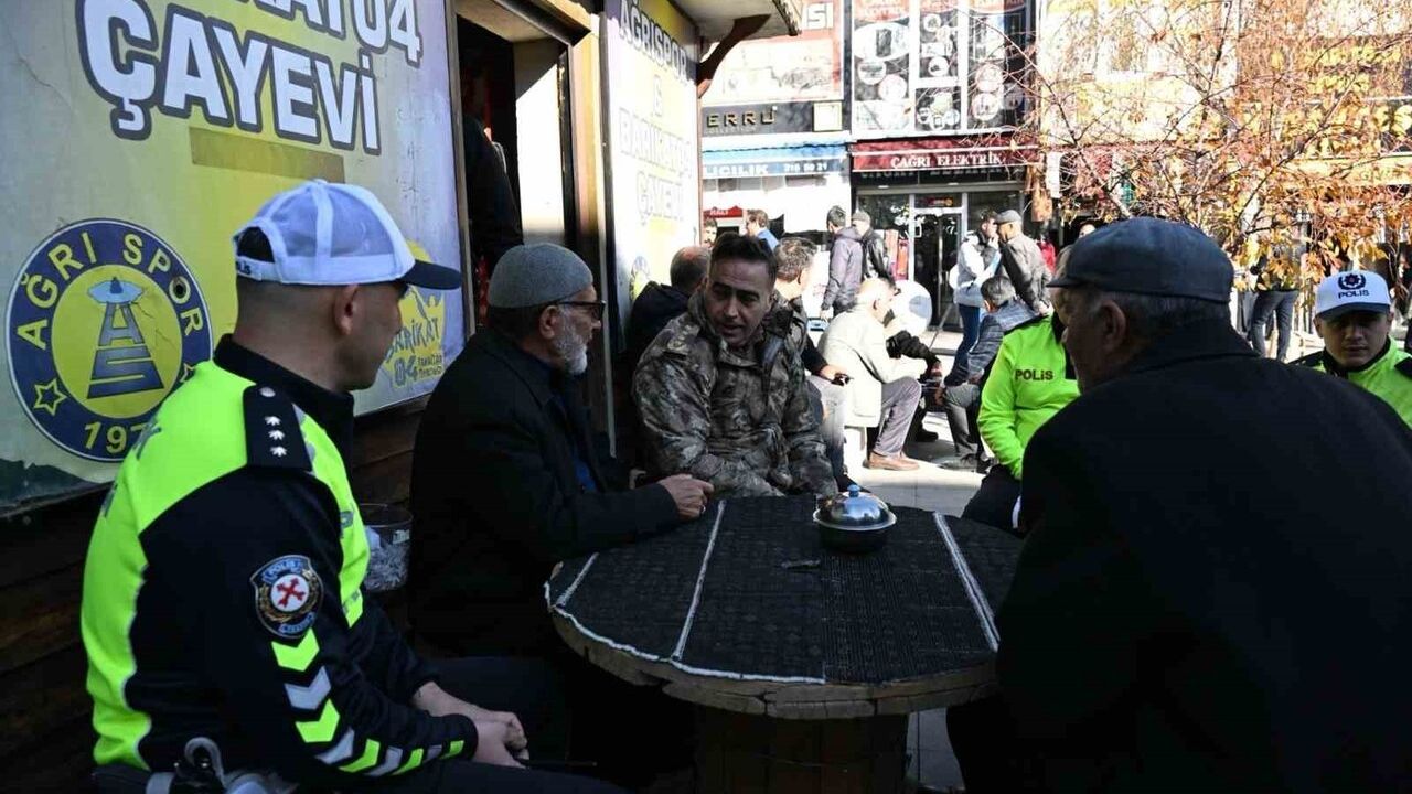 Ağrı Emniyet Müdürü Göksel Önder Eski Van Caddesi'nde Trafik Denetimi