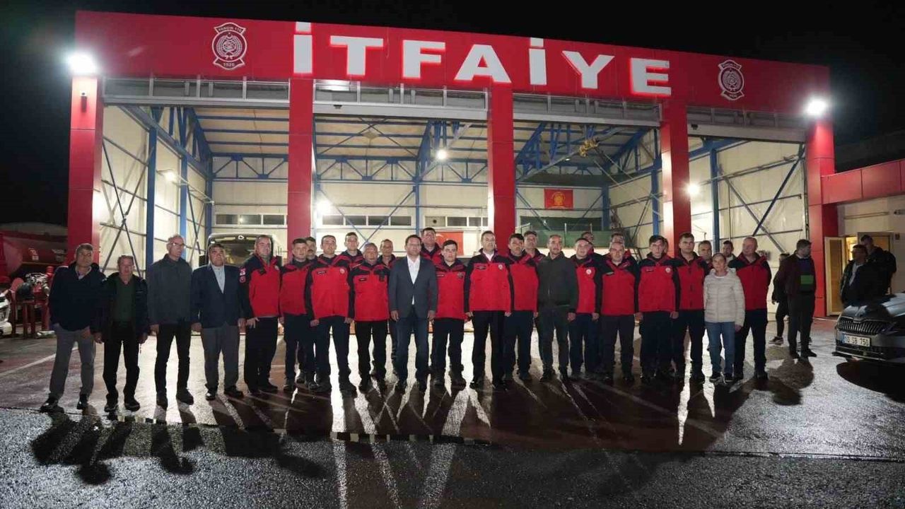 Ahmet Akın’dan Sındırgı’ya moral ziyareti: Depremzedelerin Yanında