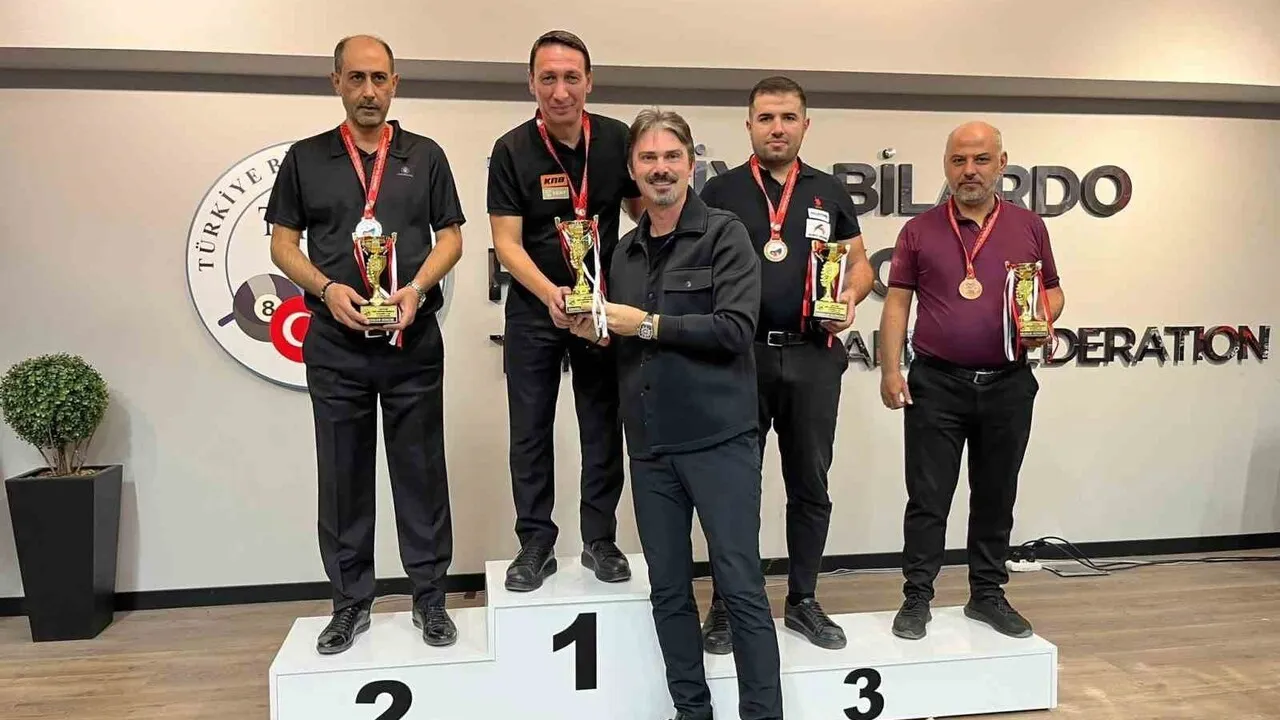 Ahmet Köseoğlu 3 Bant Bilardo Türkiye Şampiyonu