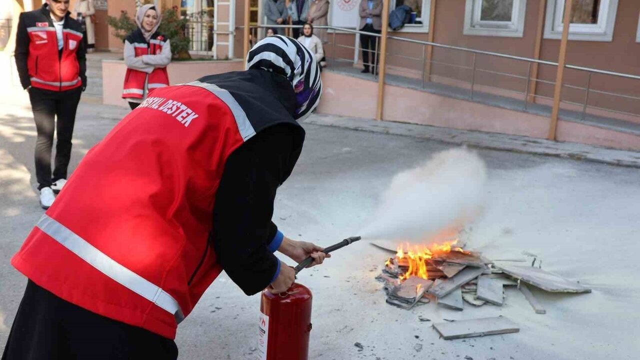 Aile ve Sosyal Hizmetler İl Müdürlüğü’nde Afet Farkındalık ve Yangın Tatbikatı