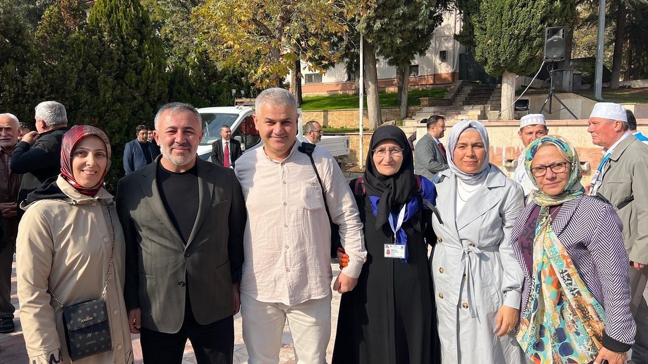 AK Parti Bilecik Başkanı Serkan Yıldırım Umrecileri Dualarla Uğurladı