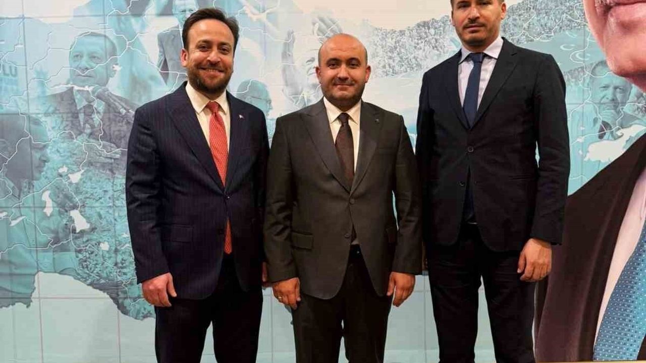 AK Parti Eskişehir’de İlçe Başkanları Belirlendi: Bandırma ve Tunç Atandı