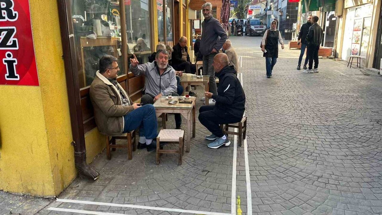 Akçakoca'da Çay Ocağı Önlerine Şerit: Masalara Sınır, İhlale Ceza