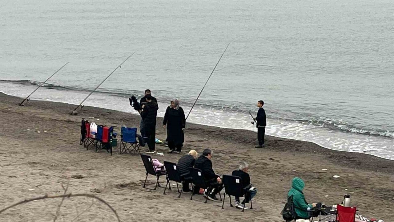 Akçakoca Sahilleri Olta Avcılarıyla Doldu