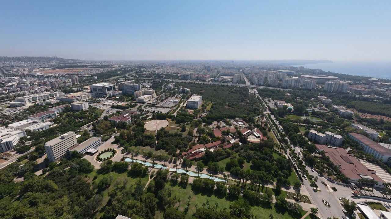 Akdeniz Üniversitesi THE 2026 Disiplinler Arası Bilim Sıralamasında İlk 300'de