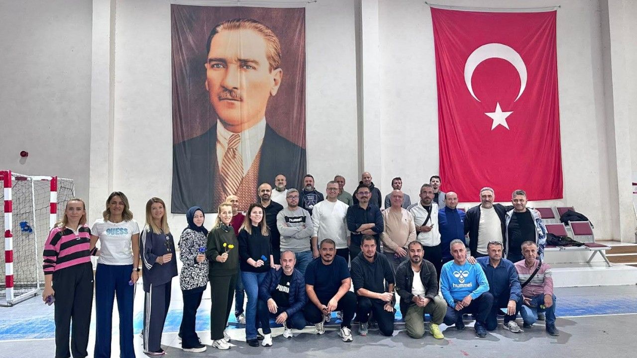 Akhisar'da Öğretmenler Günü Turnuvaları: Masa Tenisi ve Dartta Kazananlar